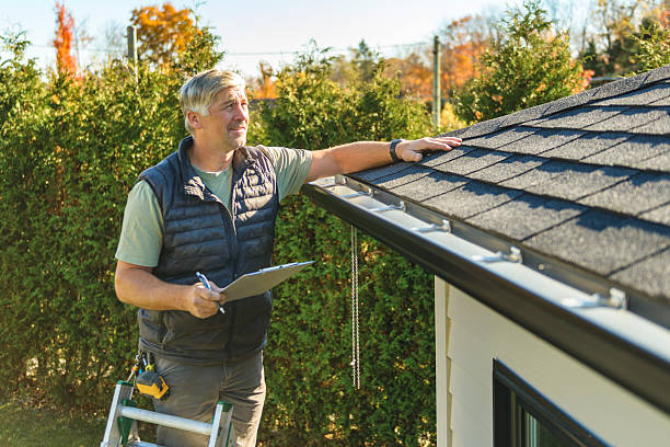 Professional Roofing technician working in Clinton, LA
